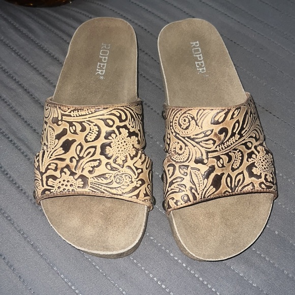 Roper Women's Brown Patterned Slide Sandals - Picture 2 of 3